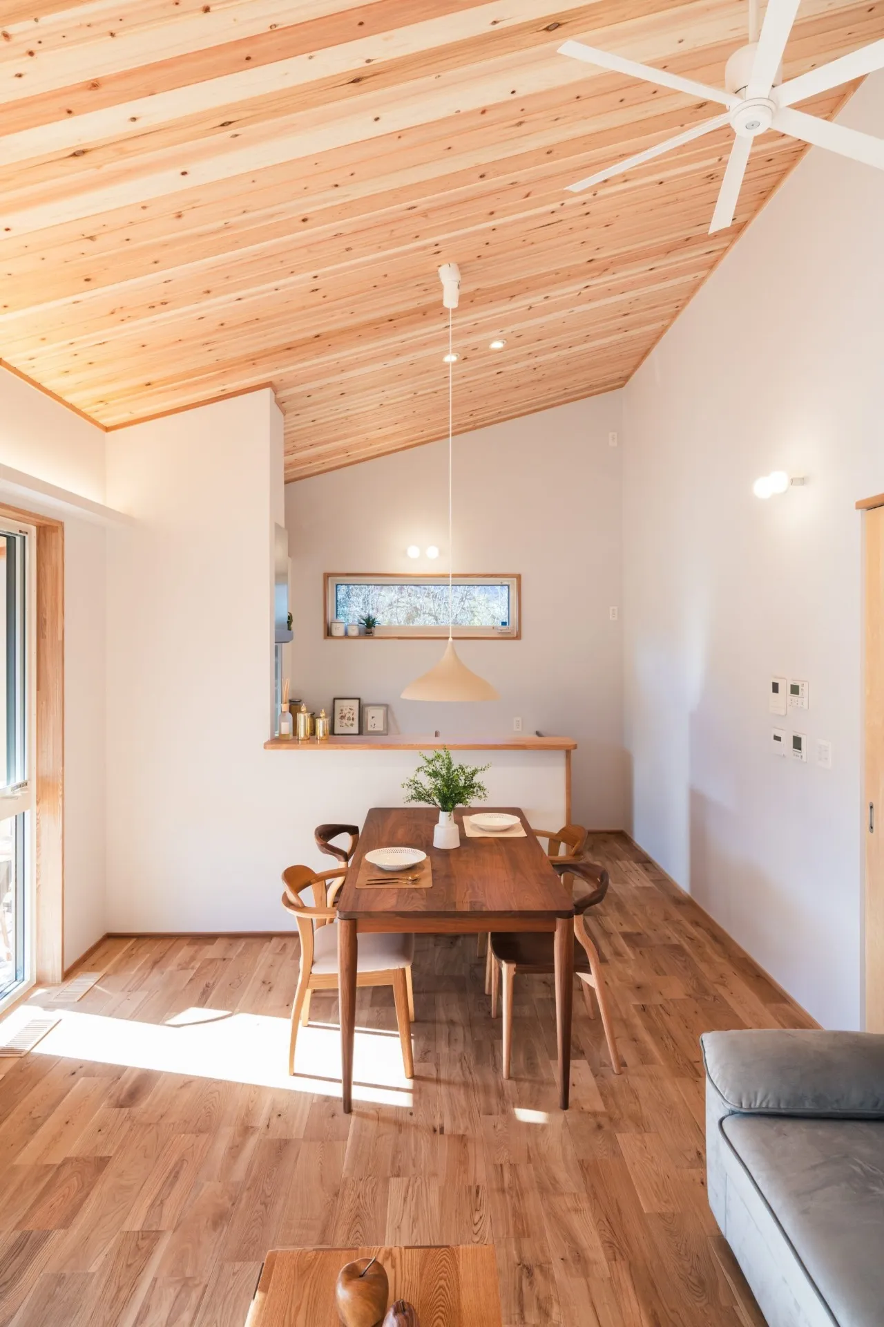 東京からの山梨へ「移住」憧れの田舎暮らしにちょうどいい「平屋」