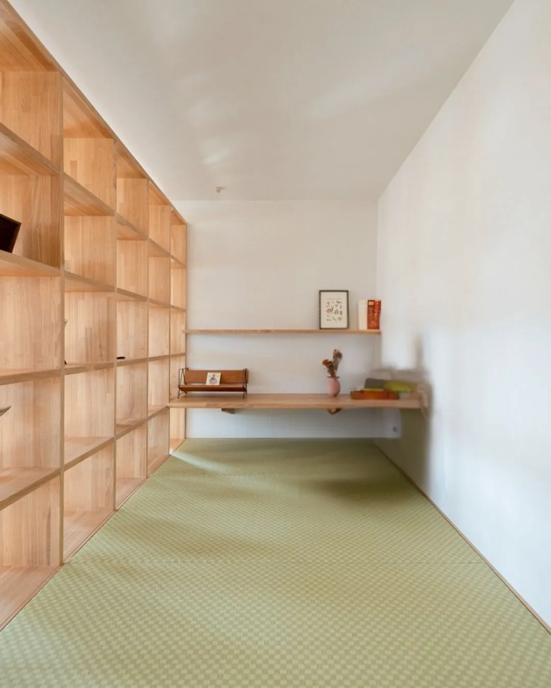 木と自然素材の書斎。